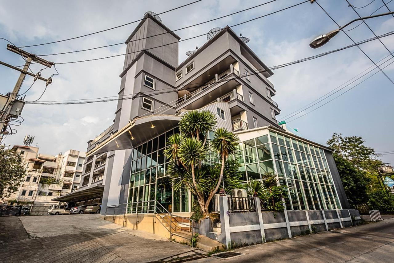 Embryo Hotel Pattaya Exterior foto